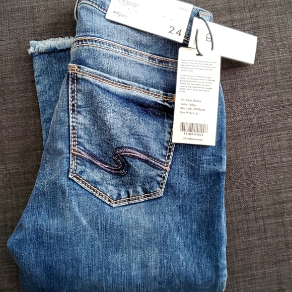 Silver Jeans - Picture 1 of 7